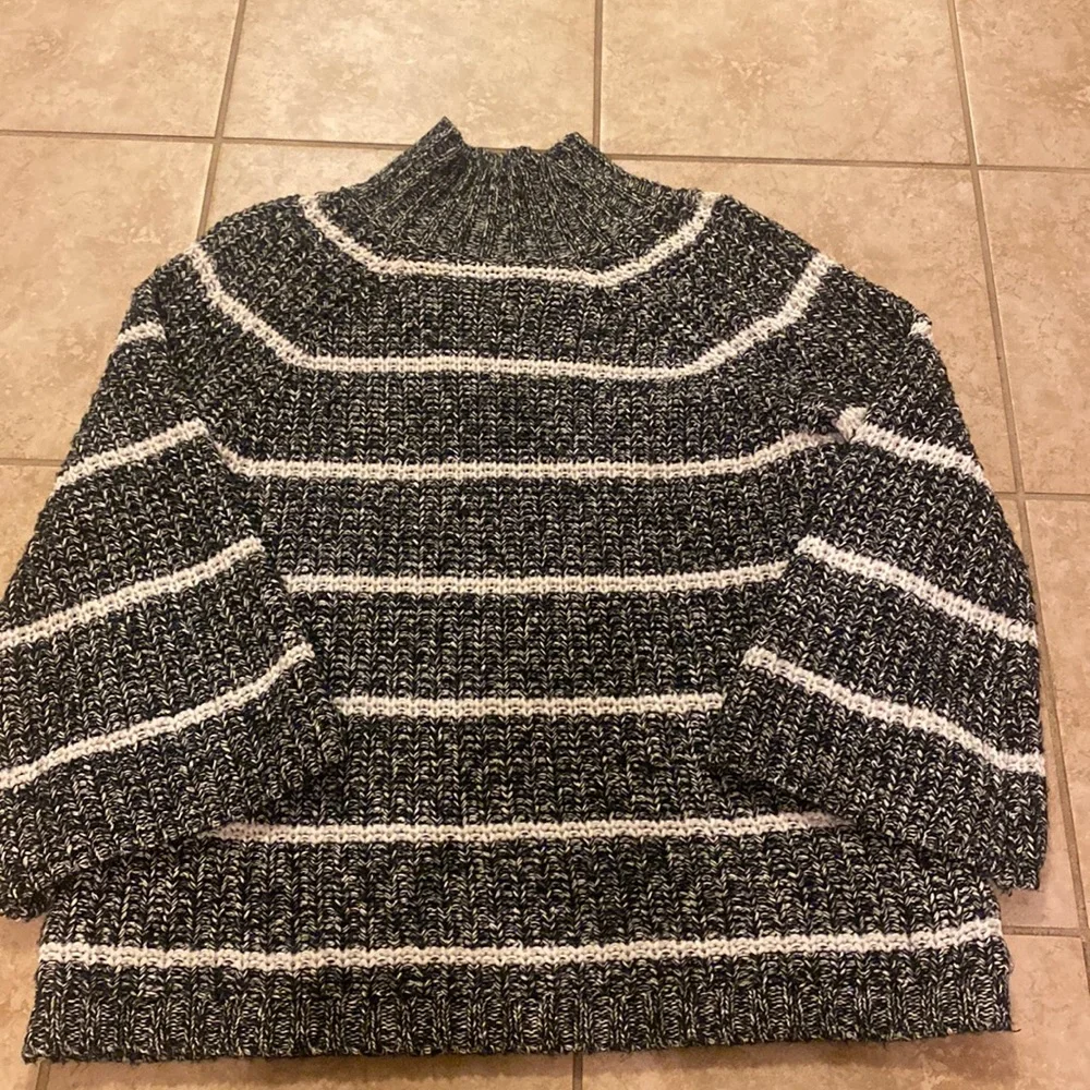 Gently Used Beautiful Chaps Black & White Bell Sleeve Sweater - Picture 1 of 5